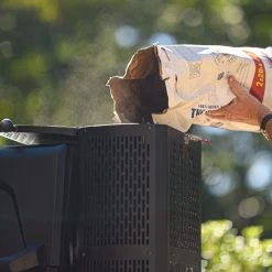 Masterbuilt Gravity Series™ 560 Digital Charcoal Grill + Smoker