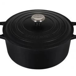 Dutch Ovens Le Creuset Round Dutch Oven 7 1/4 Qt.