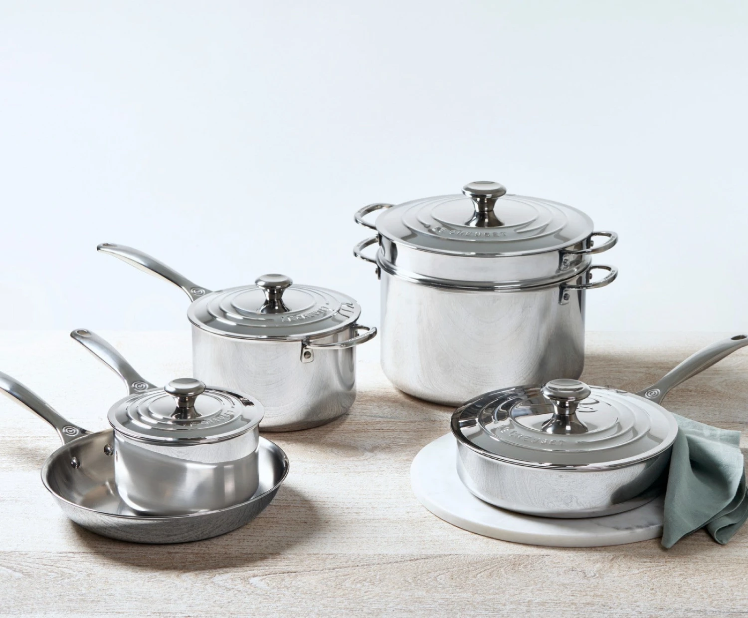 Le Creuset 10-Piece Stainless Steel Set 2 Le Creuset 10-Piece Stainless Steel Set